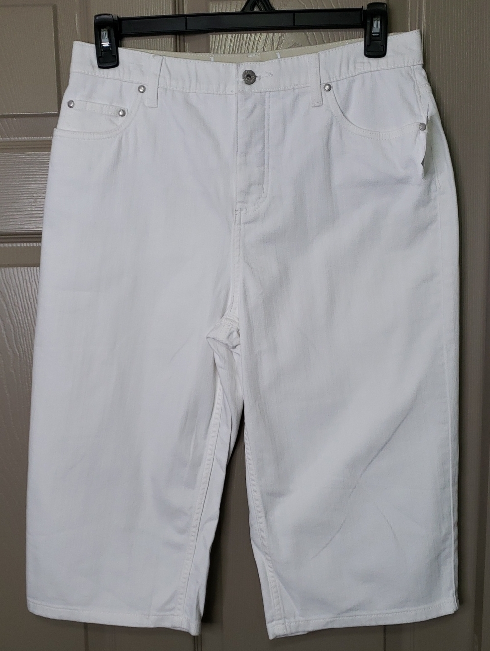 d&co. NWT White Denim cropped Stretch Jean's Size 12